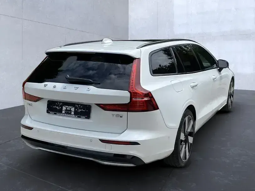 Gebraucht Volvo V60 Ultra 455 PS (334 kW) 2024 Crystal white (metallic) Kombi
