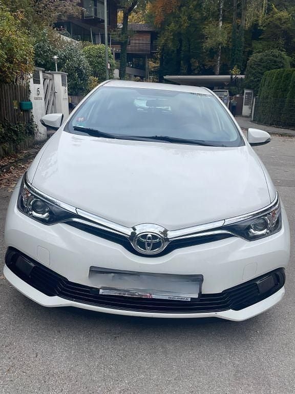 Grau Gebraucht 2017 Toyota Auris Cool Kombi | 8.500 € (Superpreis) - Bild 1/4