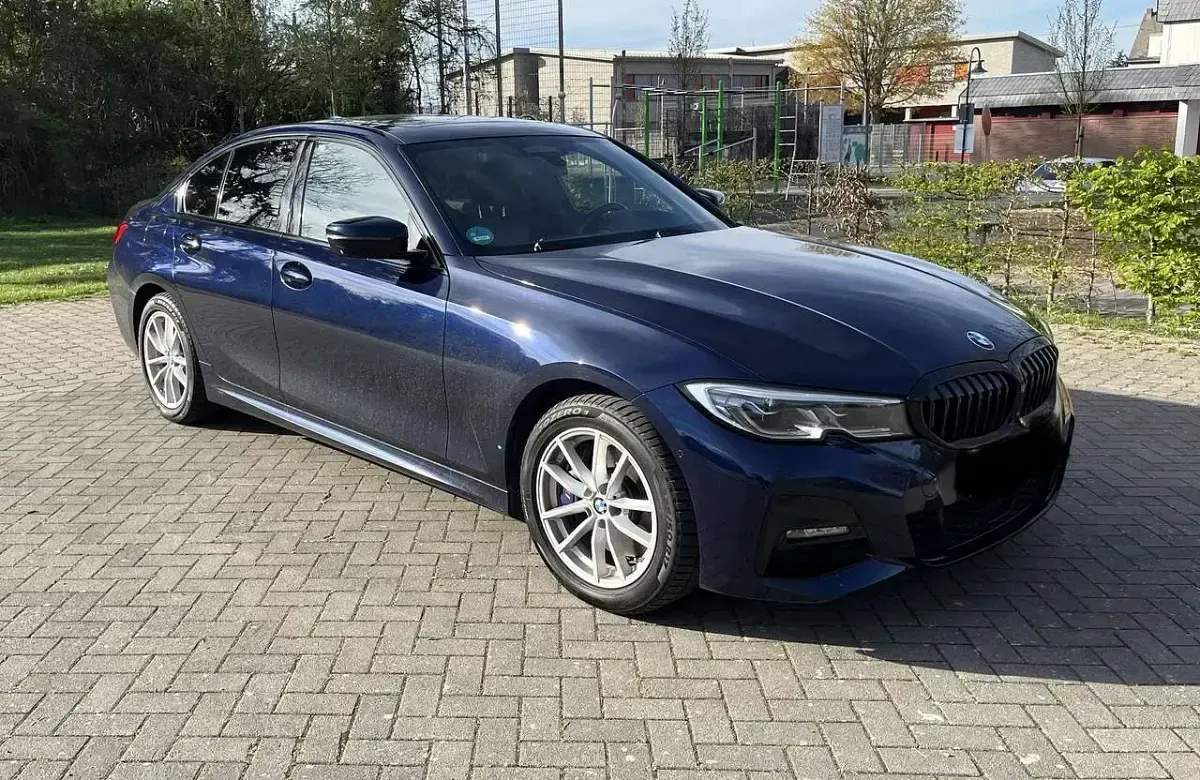 Gebraucht BMW 330e M Sport 292 PS (214 kW) 2019 Blau Limousine