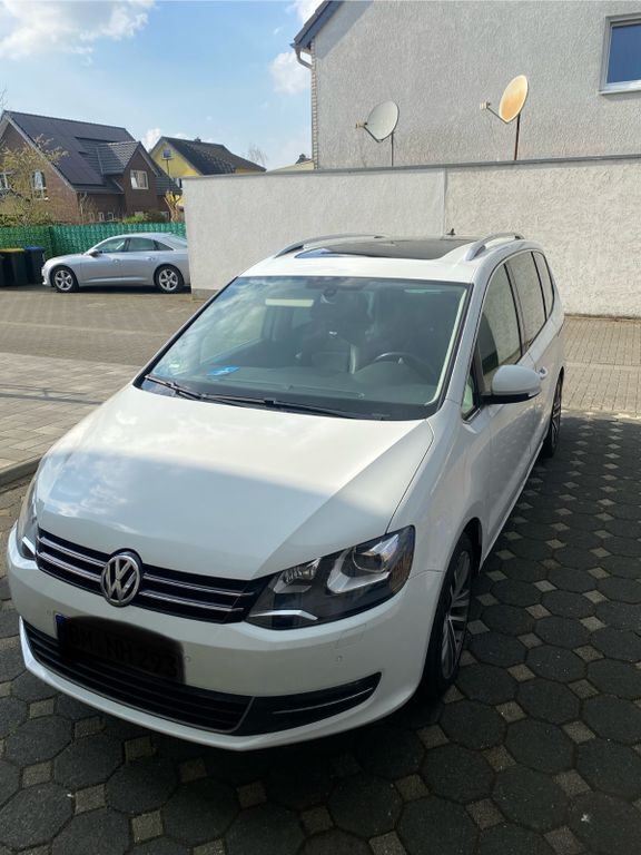 Weiß Gebraucht 2015 VW Sharan Highline Van / Kleinbus | 17.000 € (Guter Preis) - Bild 1/4