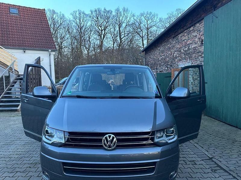 Grau Gebraucht 2015 VW T5 Highline Van | 20.500 € (Superpreis) - Bild 1/4