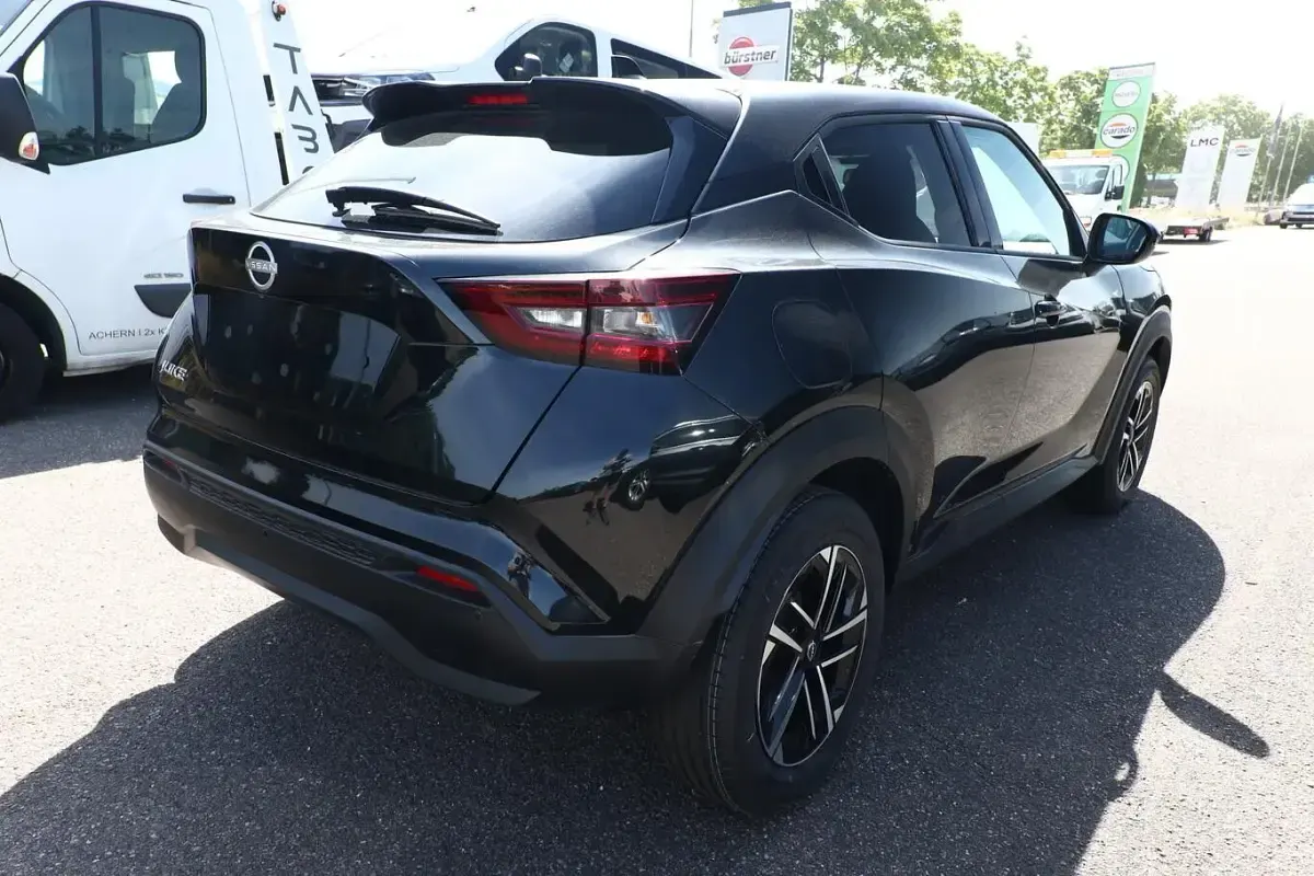 Neu Nissan Juke N-Connecta 114 PS (83 kW) 2025 Pearl black metallic SUV