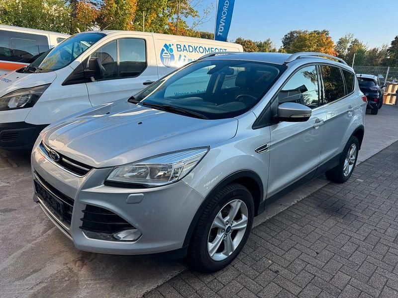 Silber Gebraucht 2014 Ford Kuga Titanium SUV | 6.450 € (Fairer Preis) - Bild 1/4