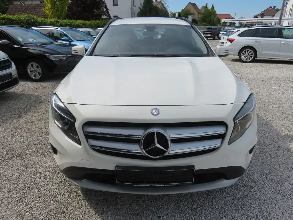 Gebraucht Mercedes GLA180 Business 122 PS (89 kW) 2016 Weiß SUV