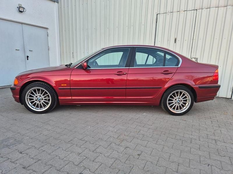 Gebraucht BMW 323 Sport Line 170 PS (125 kW) 1998 Rot Limousine