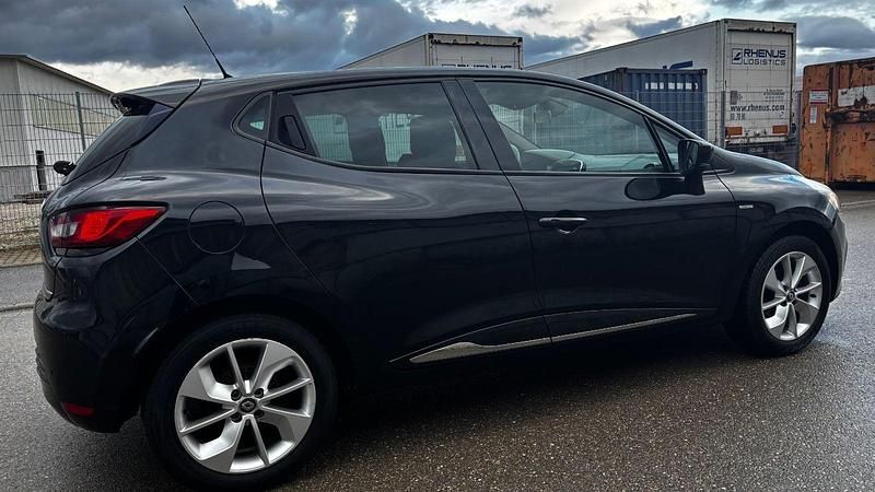 Gebraucht Renault Clio IV LIMITED 118 PS (86 kW) 2017 Schwarz Kleinwagen