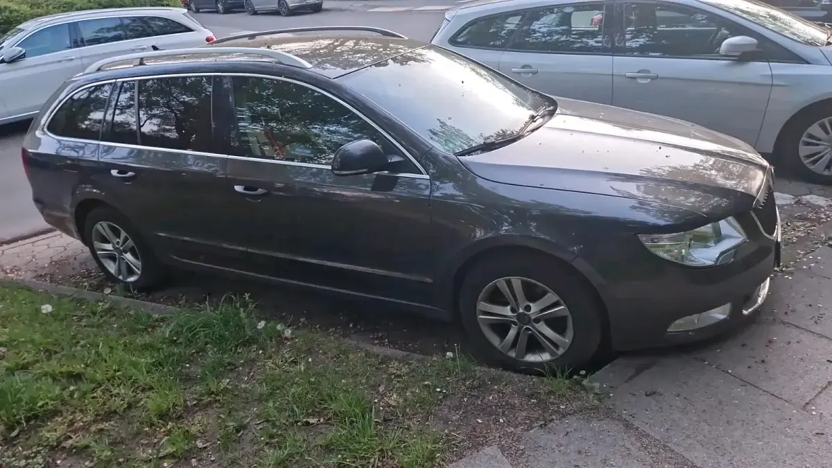 Gebraucht Skoda Superb 140 PS (102 kW) 2010 Grün Kombi