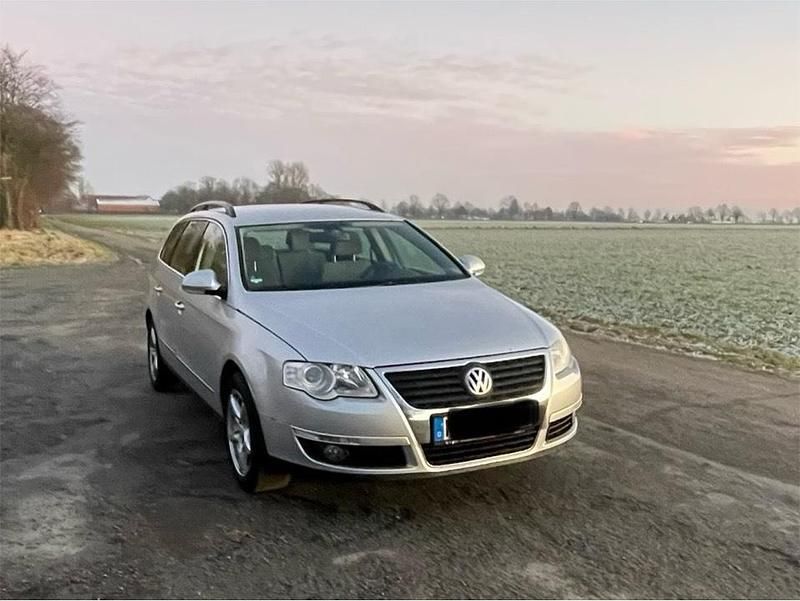 Silber Gebraucht 2006 VW Passat Limousine | 1.950 € (Superpreis) - Bild 1/4