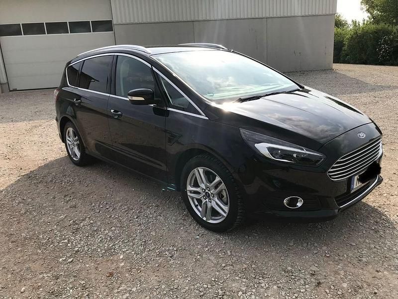 Gebraucht Ford S-MAX Titanium 160 PS (117 kW) 2019 Schwarz Van / Kleinbus