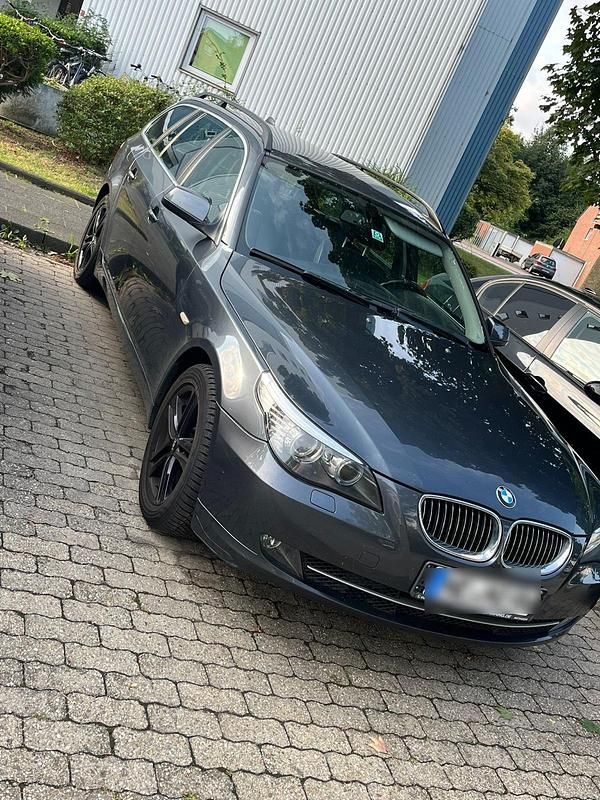 Grau Gebraucht 2010 BMW 525 Kombi | 4.199 € (Superpreis) - Bild 1/4