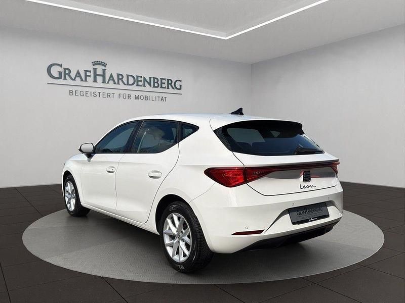 Gebraucht Seat Leon Style 90 PS (66 kW) 2022 Weiß Limousine