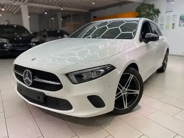 Gebraucht Mercedes A200 Progressive 163 PS (119 kW) 2018 Polarweiss Limousine