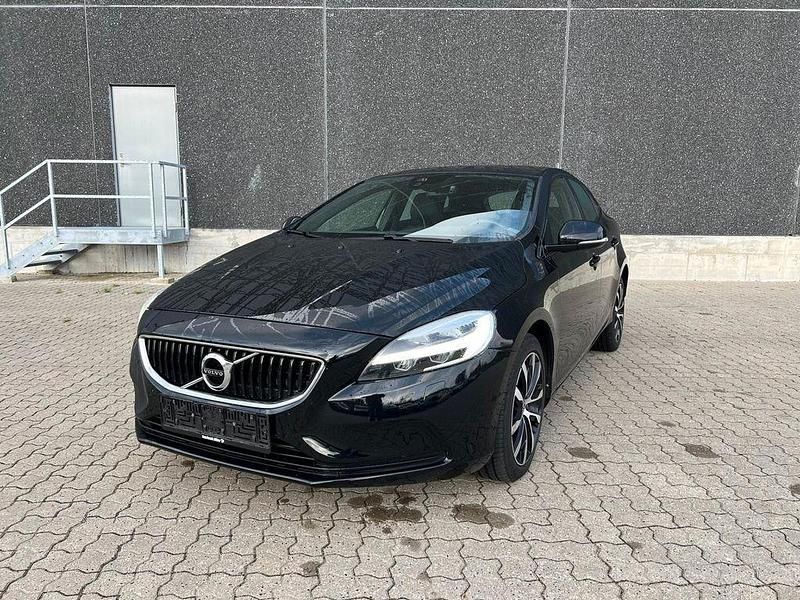 Schwarz Gebraucht 2019 Volvo V40 Linje Svart Limousine | 12.900 € (Fairer Preis) - Bild 1/4