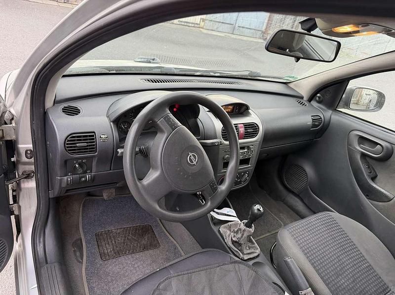 Gebraucht Opel Corsa 75 PS (55 kW) 2002 Silber Kleinwagen