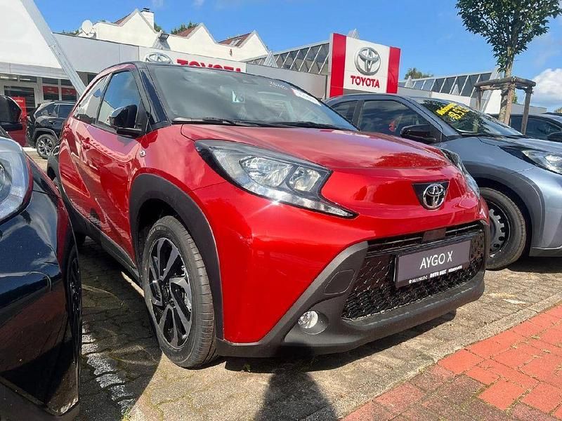 Gebraucht Toyota Aygo X 72 PS (52 kW) 2025 Rot SUV
