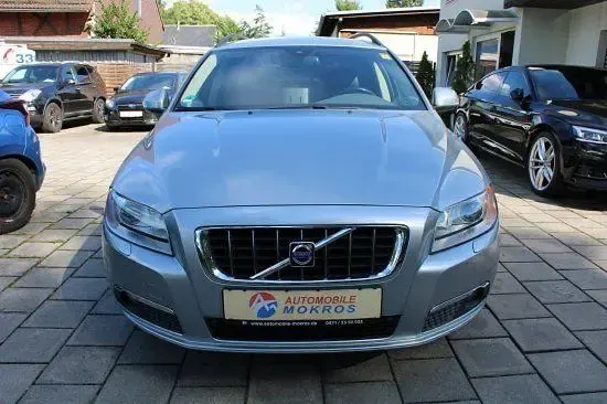 Gebraucht Volvo V70 Momentum 145 PS (106 kW) 2010 Electricsilver Kombi