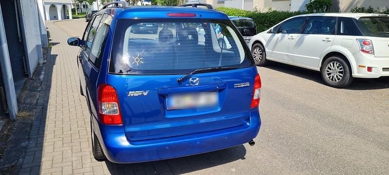 Second-hand Mazda MPV 163 CP (119 kW) 2000 Albastru Monovolum