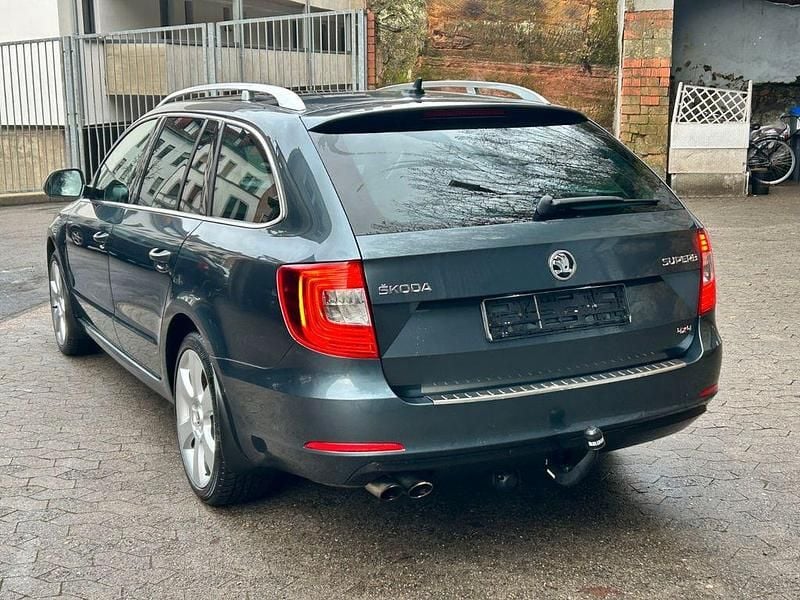 Gebraucht Skoda Superb Best of 170 PS (125 kW) 2015 Grau Kombi