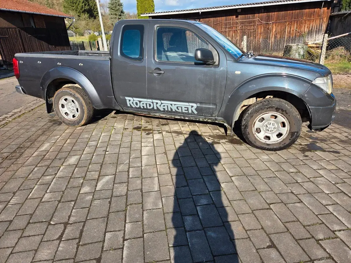 Gebraucht Nissan Navara 174 PS (127 kW) 2005 Grau Pickup