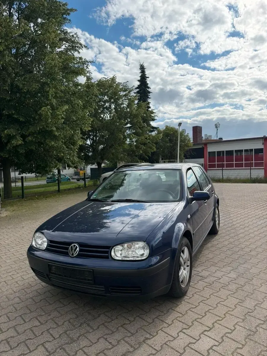 Gebraucht VW Golf IV 75 PS (55 kW) 2001 Blau Kleinwagen
