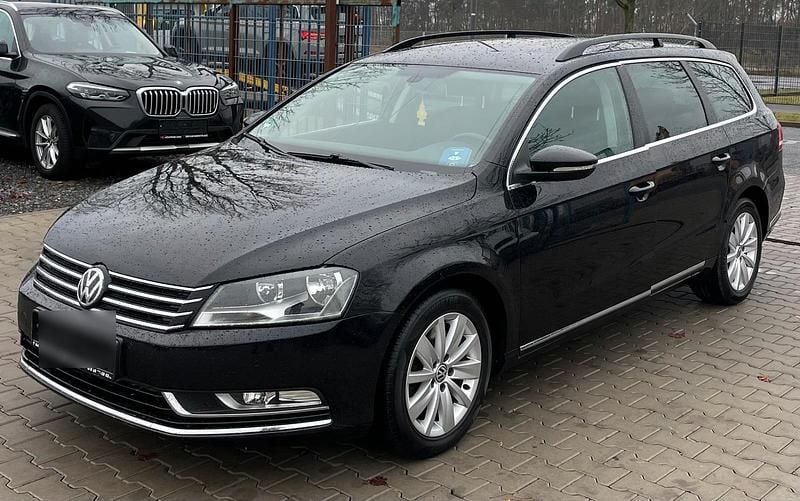 Schwarz Gebraucht 2012 VW Passat S Kombi | 4.999 € (Superpreis) - Bild 1/4