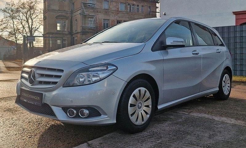 Gebraucht Mercedes B180 122 PS (89 kW) 2014 Silber Van / Kleinbus