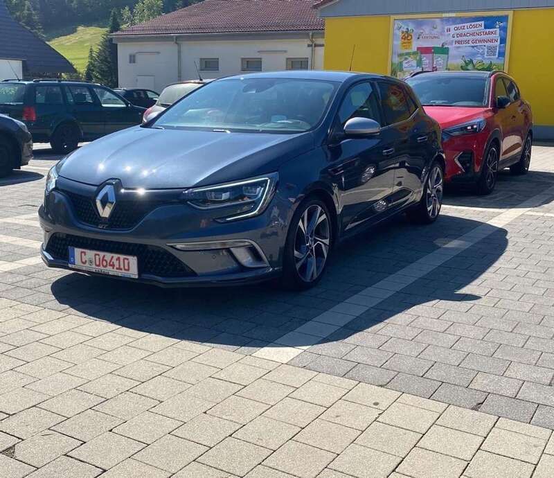 Grau Gebraucht 2018 Renault Mégane IV GT Kleinwagen | 12.999 € (Fairer Preis) - Bild 1/4