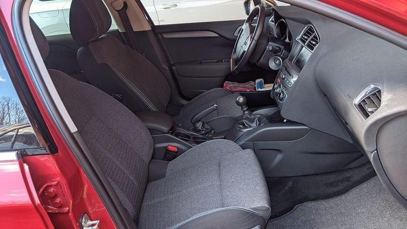 Gebraucht Citroën C4 PureTech 131 PS (96 kW) 2016 Rot Limousine