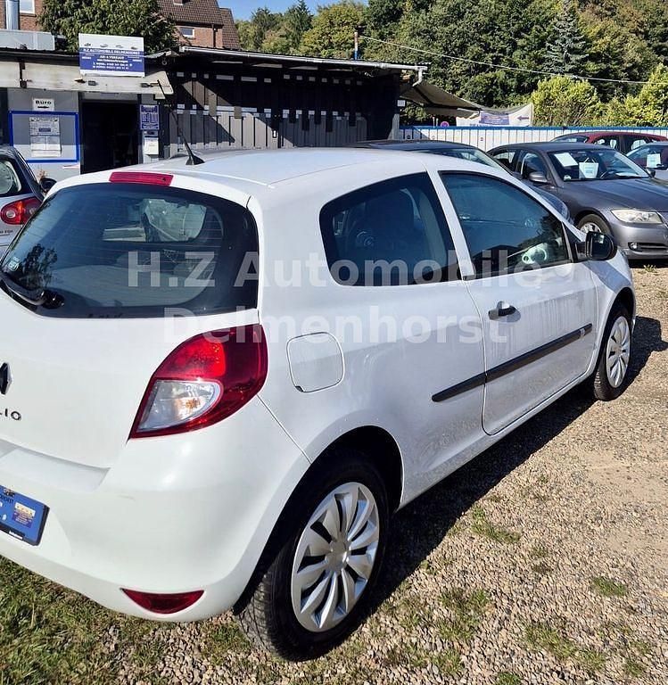 Gebraucht Renault Clio III 75 PS (55 kW) 2012 Weiß Kleinwagen