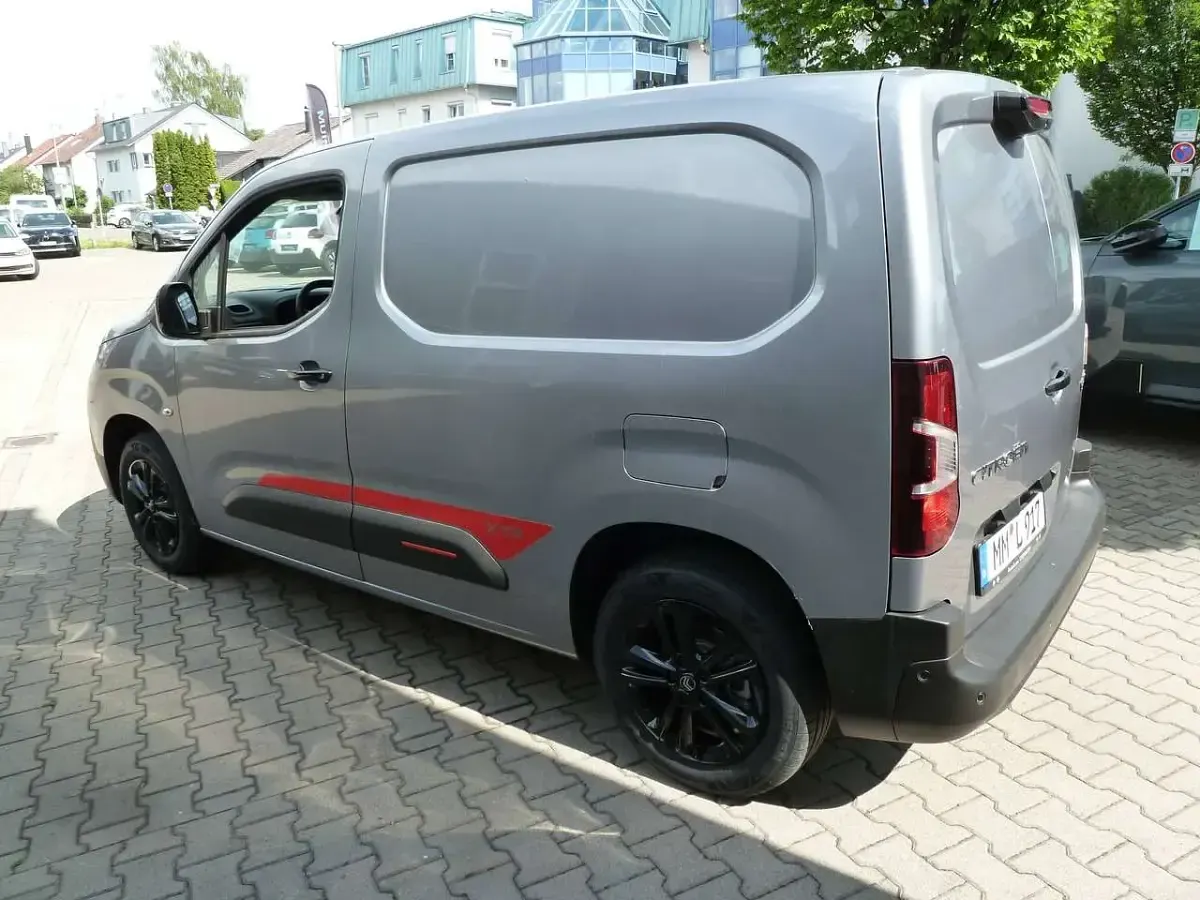 Neu Citroën Berlingo XTR 102 PS (75 kW) 2026 Stahlgrau Van / Kleinbus