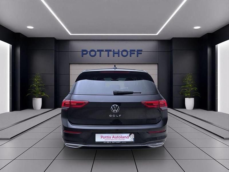 Używany VW Golf VII Active 150 KM (110 kW) 2021 Czarny Hatchback