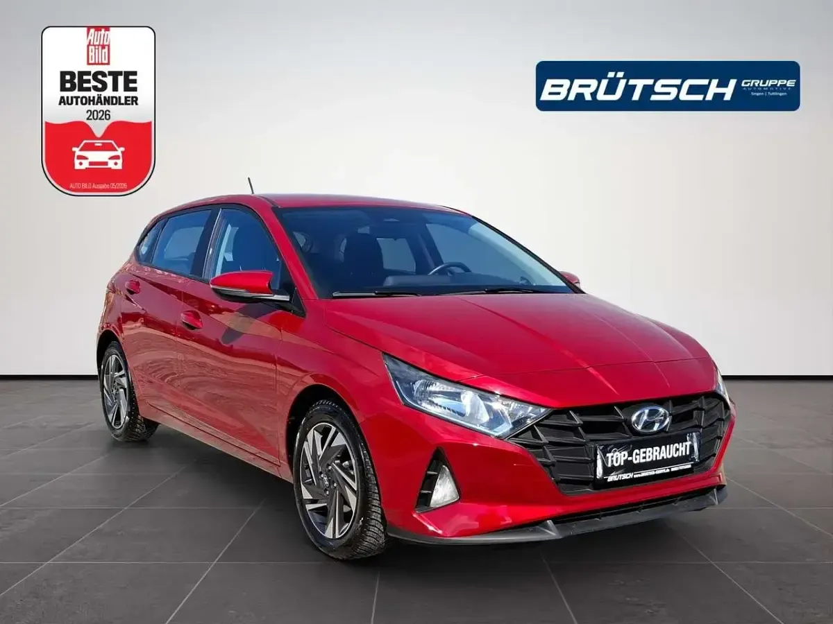 Gebraucht Hyundai i20 84 PS (61 kW) 2022 Dragon red metallic Kleinwagen