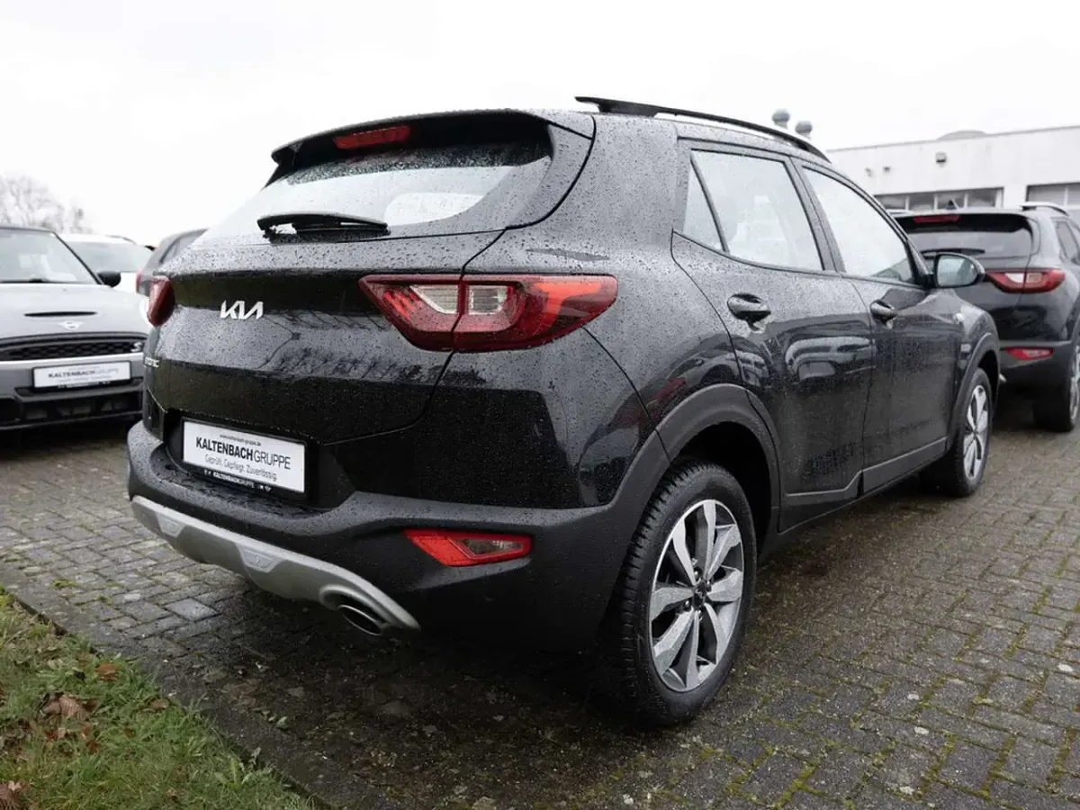 Gebraucht Kia Stonic 101 PS (74 kW) 2024 Schwarz SUV