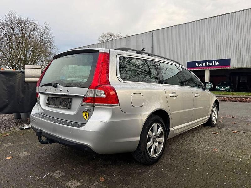 Gebraucht Volvo V70 Kinetic 120 PS (88 kW) 2015 Silber Kombi