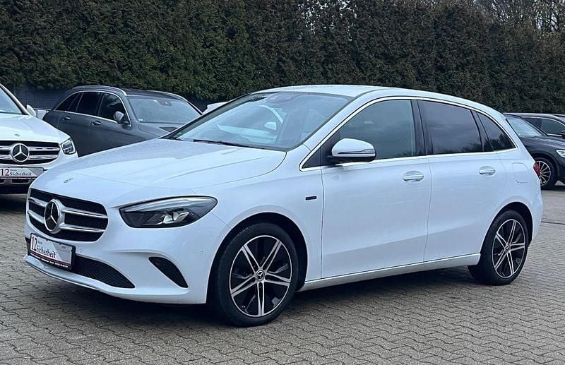 Silber Gebraucht 2020 Mercedes B250e Progressive Van / Kleinbus | 19.990 € (Guter Preis) - Bild 1/4