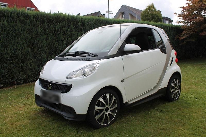 Weiß Gebraucht 2012 Smart ForTwo Coupé Coupé | 5.000 € (Fairer Preis) - Bild 1/4