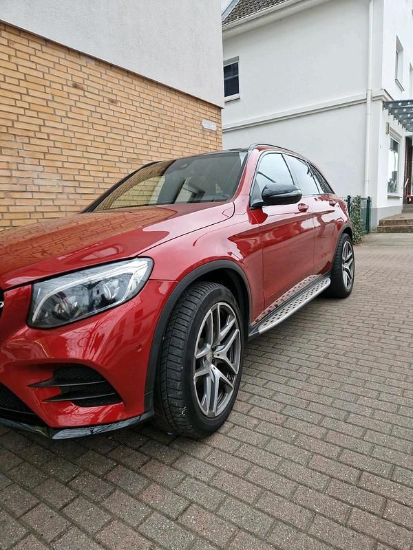 Gebraucht Mercedes GLC250 204 PS (150 kW) 2016 Rot Cabrio