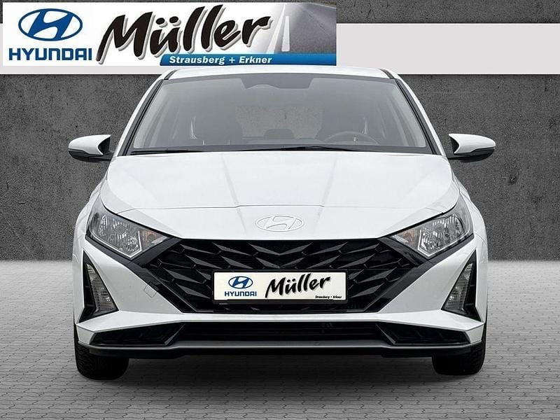 Gebraucht Hyundai i20 Select 101 PS (74 kW) 2025 Weiß Kleinwagen