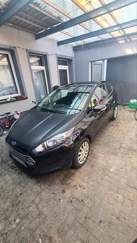 Gebraucht Ford Fiesta 80 PS (58 kW) 2015 Schwarz Kleinwagen