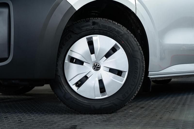 Neu VW T6.1 100 kW (136 PS) 2026 Light grey metallic Van