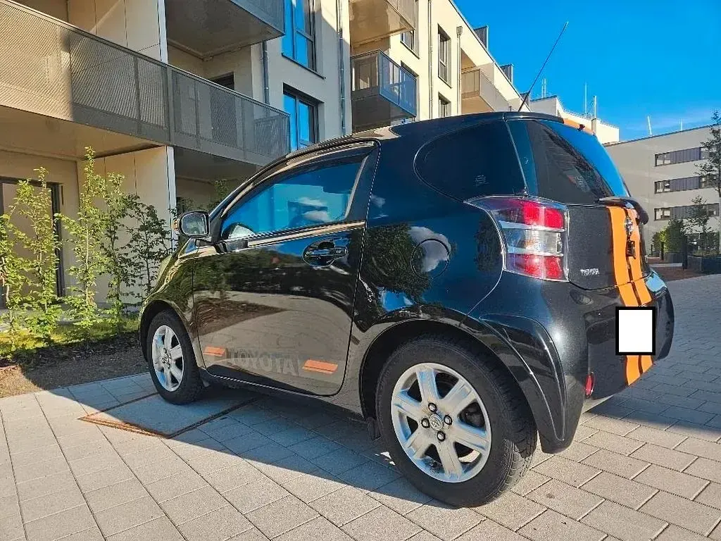 Gebraucht Toyota iQ 68 PS (50 kW) 2011 Schwarz Kleinwagen