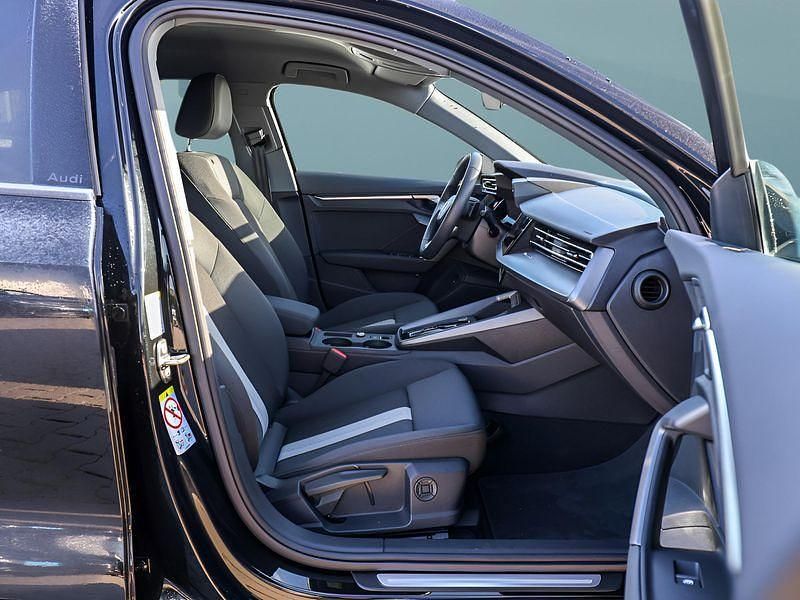 Gebraucht Audi A3 116 PS (85 kW) 2025 Schwarz Limousine