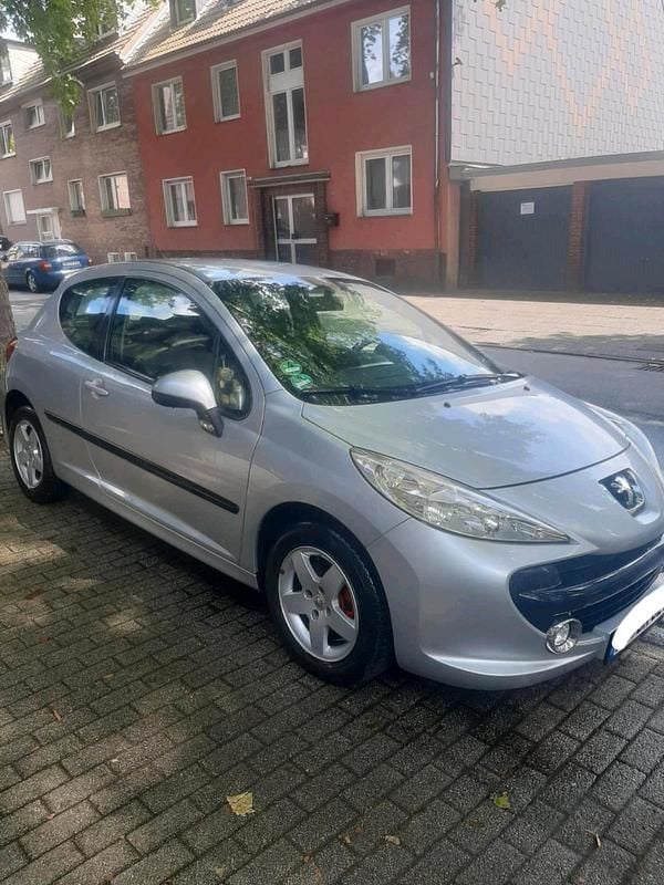 Grau Gebraucht 2009 Peugeot 207 Limousine | 2.000 € (Fairer Preis) - Bild 1/4