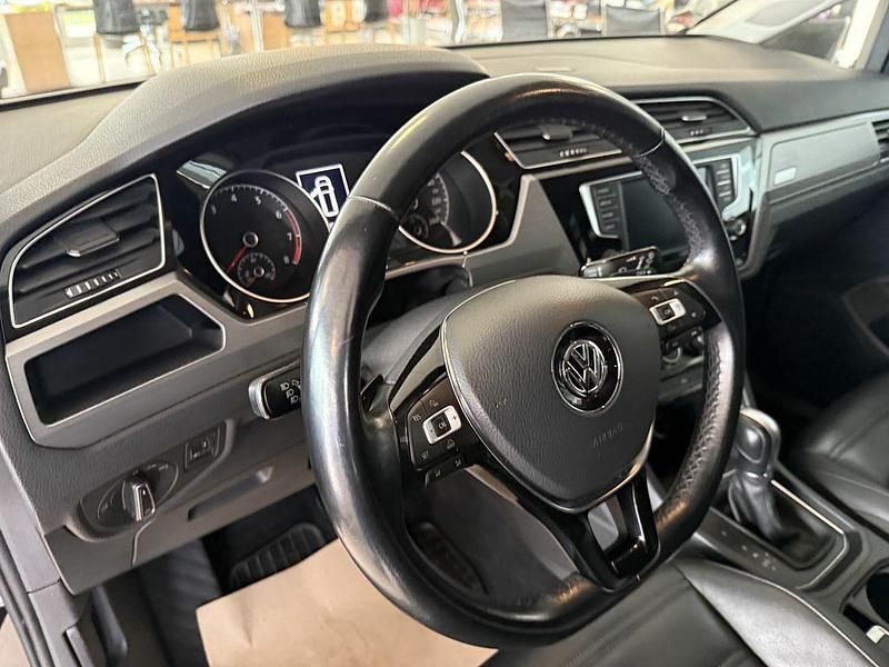 Gebraucht VW Touran 150 PS (110 kW) 2016 Schwarz Van / Kleinbus