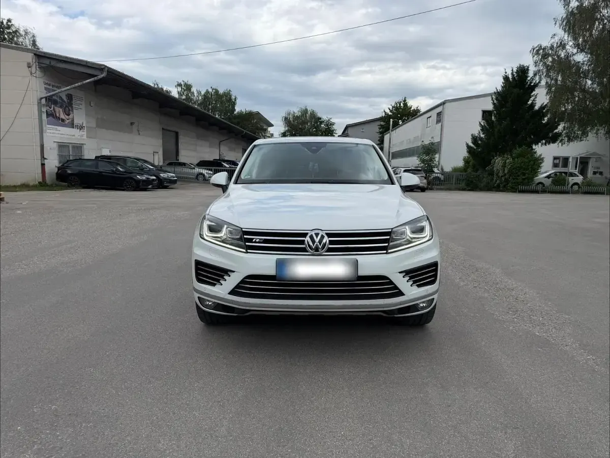 Gebraucht VW Touareg 262 PS (192 kW) 2016 Weiß SUV