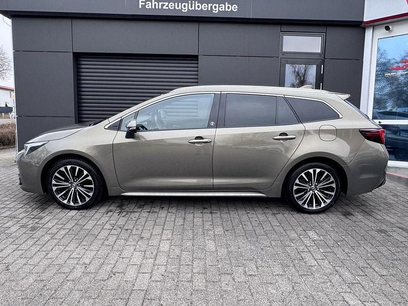 Gebraucht Toyota Corolla Team 196 PS (144 kW) 2023 Manganbronze metallic Kombi