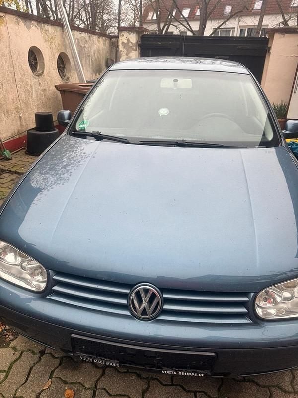 Blau Gebraucht 2003 VW Golf Limousine | 800 € (Superpreis) - Bild 1/4