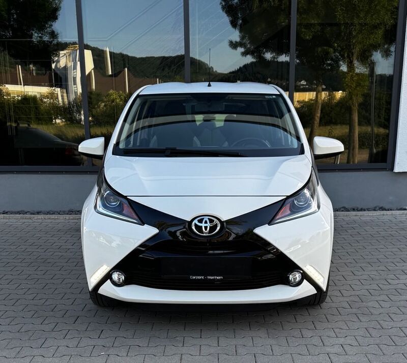 Weiß Gebraucht 2017 Toyota Aygo X-play Kleinwagen | 12.200 € (Fairer Preis) - Bild 1/4