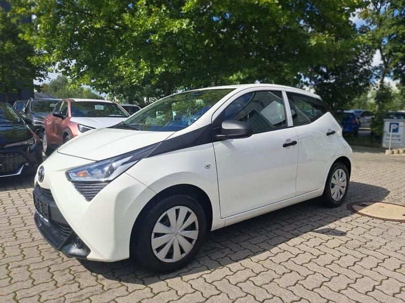 Pianosaweiß Gebraucht 2020 Toyota Matrix Limousine | 8.990 € (Guter Preis) - Bild 1/4