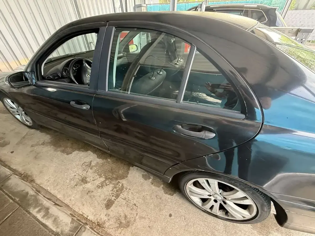 Gebraucht Mercedes C200 Avantgarde 122 PS (89 kW) 2005 Limousine